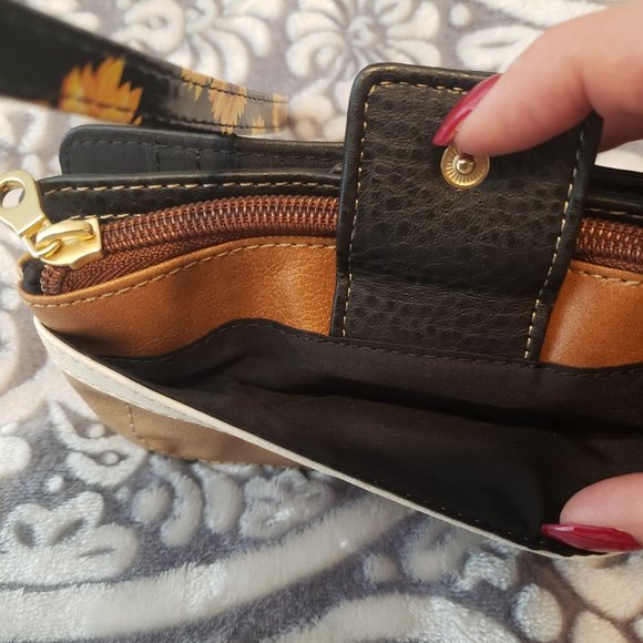 Relic Beige/Black Wallet - Picture 4 of 9